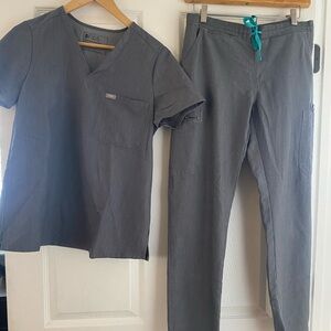 Figs Graphite scrub set